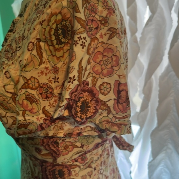 Pretty Garden floral wrap maxi. - Picture 4 of 13